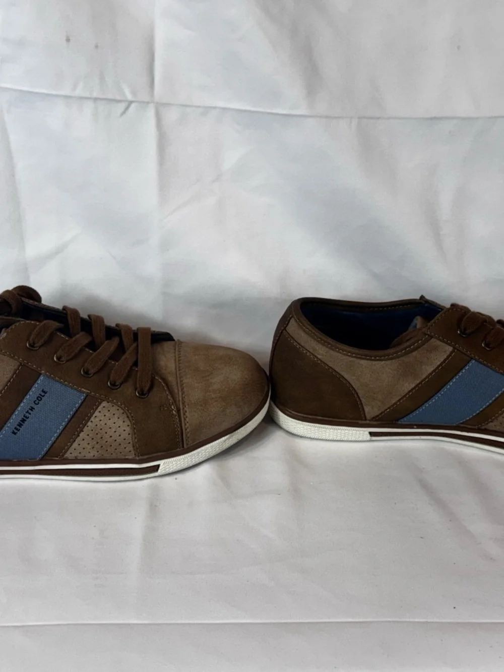 Kenneth Cole Boys Youth Low Sneakers Sz 4 Tan Brown Blue Stripe Dress Casual